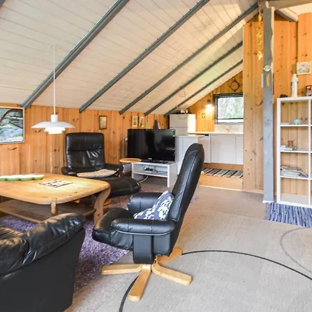 Stunning In Faxe Ladeplads W/ Wifi And 2 Bedrooms Fakse Ladeplads