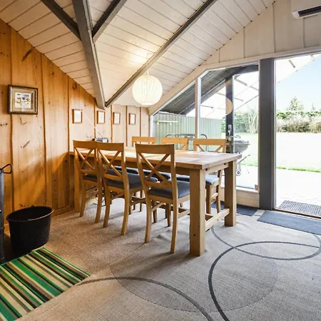 펜션 Stunning In Faxe Ladeplads W/ Wifi And 2 Bedrooms *